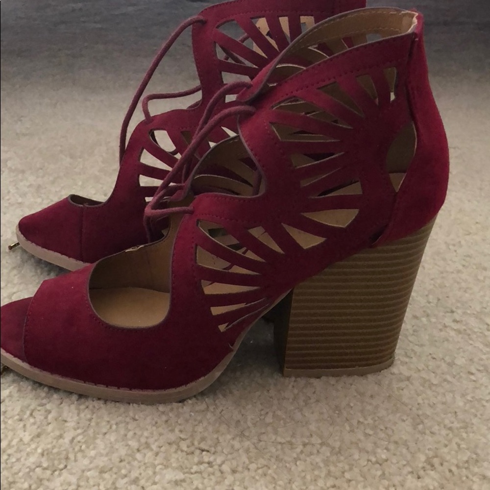 Heels - Picture 3 of 3
